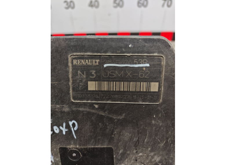 Блок предохранителей к Renault Master, 2011г.