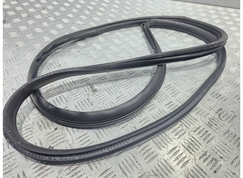 Уплотнитель двери передней левой к Mazda CX9, 2007г.