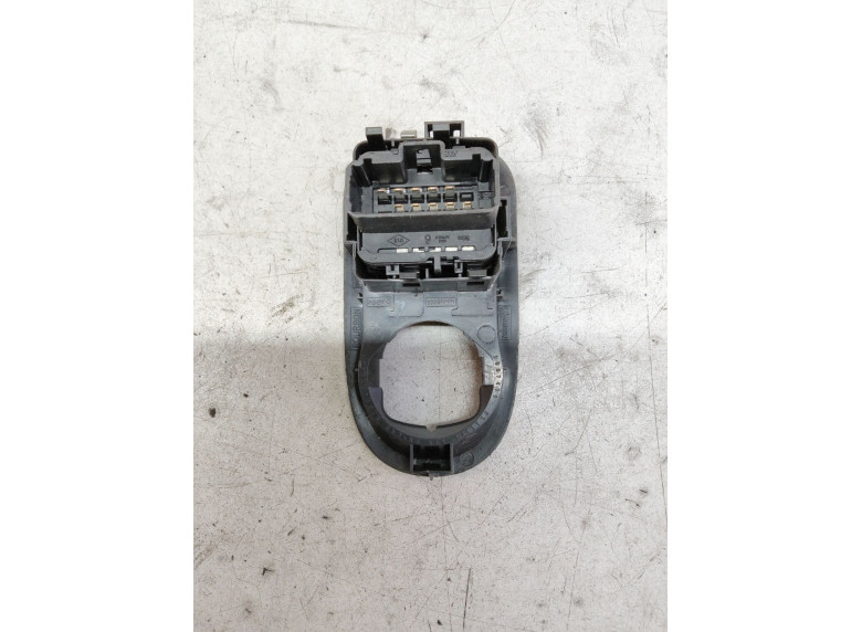 Блок управления стеклоподъемниками к Renault Kangoo, 2011г.