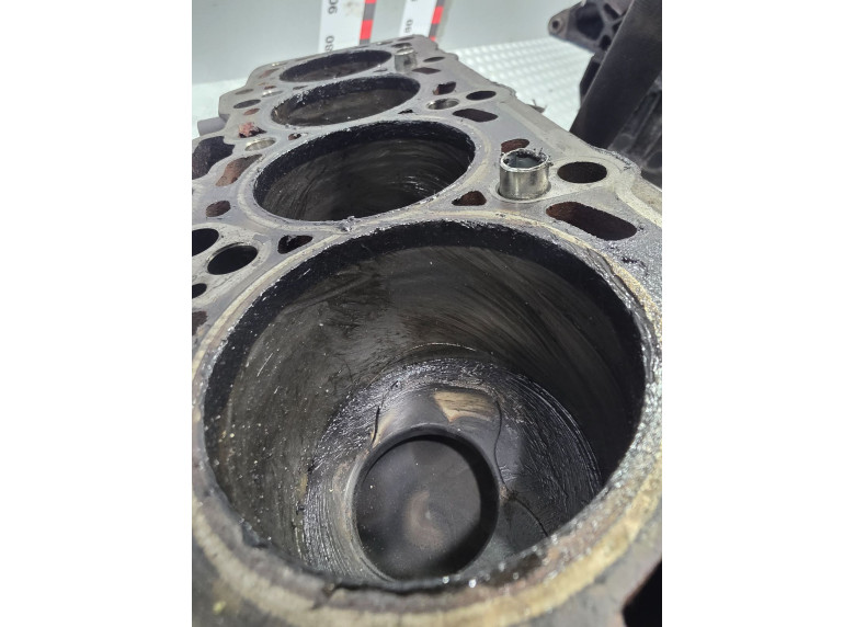 Блок цилиндров к Volkswagen Golf, 2002г.