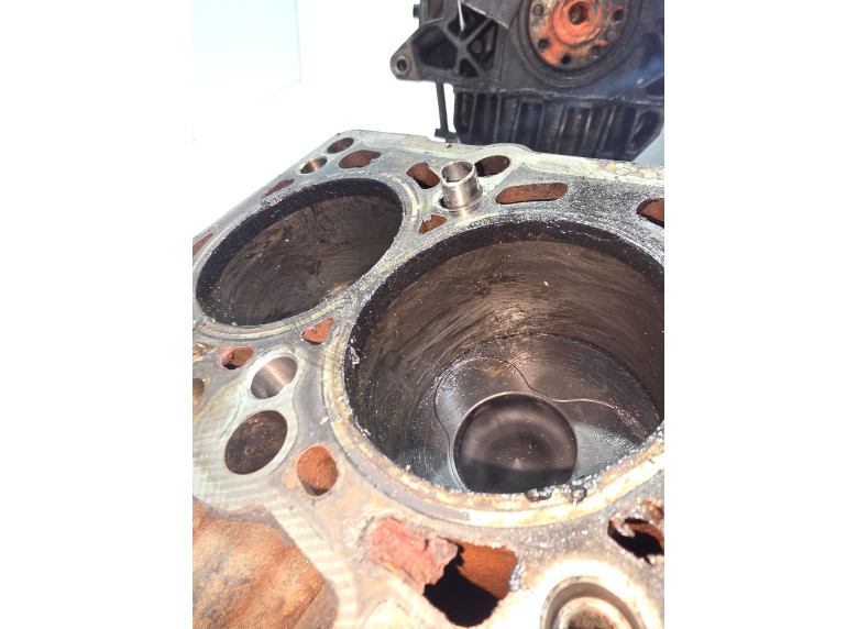 Блок цилиндров к Volkswagen Golf, 2002г.