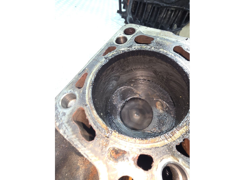 Блок цилиндров к Volkswagen Golf, 2002г.