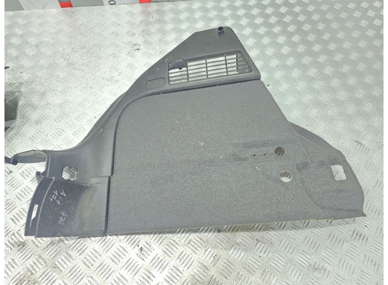 Обшивка багажника к Audi A1, 2017г.