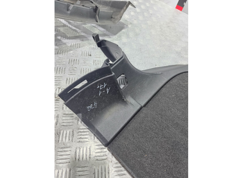 Обшивка багажника к Audi A1, 2017г.