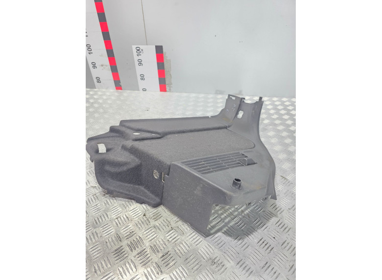 Обшивка багажника к Audi A1, 2017г.