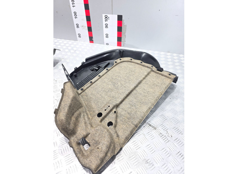 Обшивка багажника к Audi A1, 2017г.