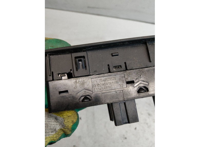 Блок управления стеклоподъемниками к Renault Megane, 2019г.