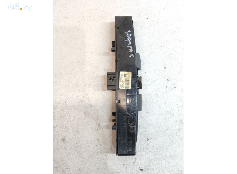 Кнопка аварийной сигнализации к Opel Zafira 2006 г.