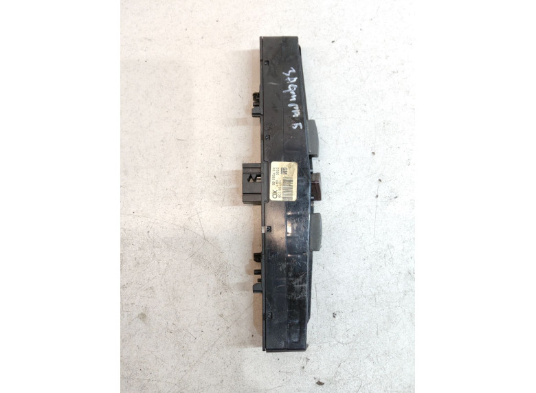 Кнопка аварийной сигнализации к Opel Zafira, 2006г.