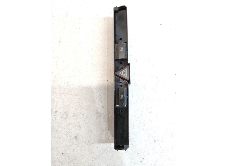 Кнопка аварийной сигнализации к Opel Zafira, 2006г.