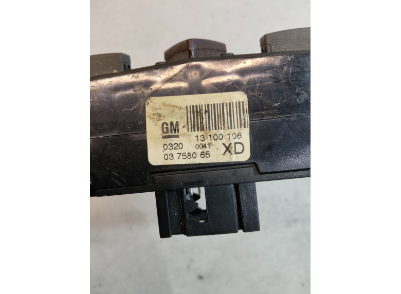 Кнопка аварийной сигнализации к Opel Zafira, 2006г.