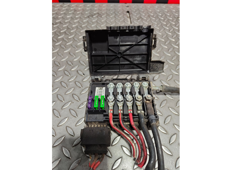 Блок предохранителей к Volkswagen Sharan, 2002г.