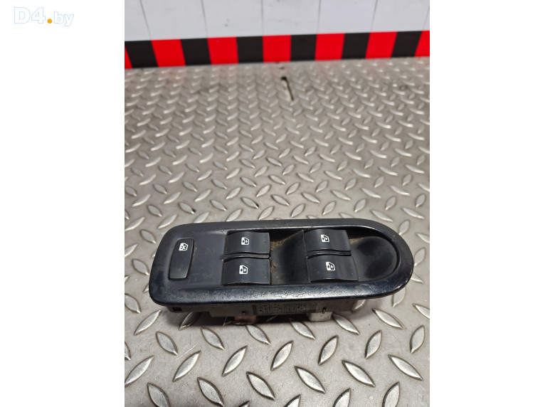 Блок управления стеклоподъемниками к Renault Scenic 2005 г.