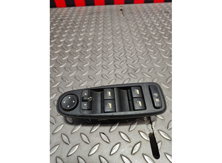Блок управления стеклоподъемниками к Citroen C4 Picasso, 2009г.