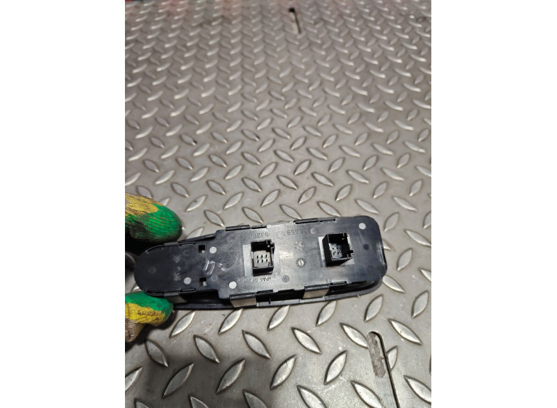 Блок управления стеклоподъемниками к Citroen C4 Picasso, 2009г.