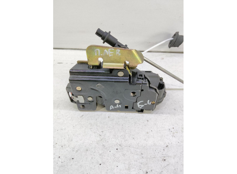 Замок двери передней левой к Audi A4, 2003г.