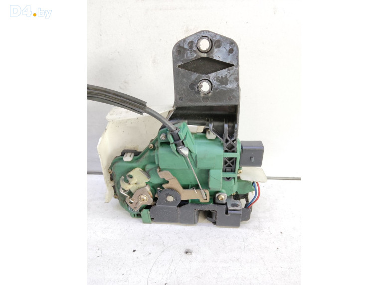 Замок двери передней левой к Volkswagen Passat 2001 г.