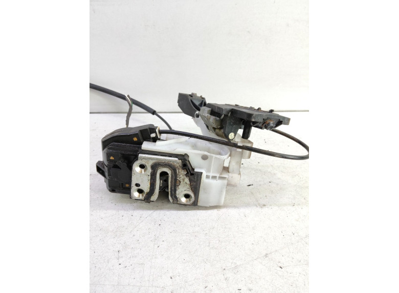 Замок двери задней левой к Kia Ceed, 2009г.