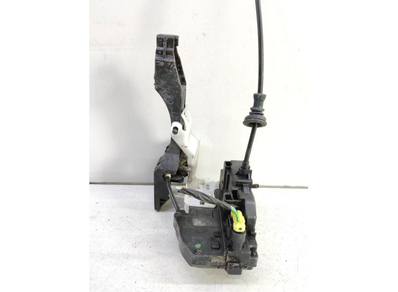 Замок двери передней правой к Kia Ceed, 2009г.