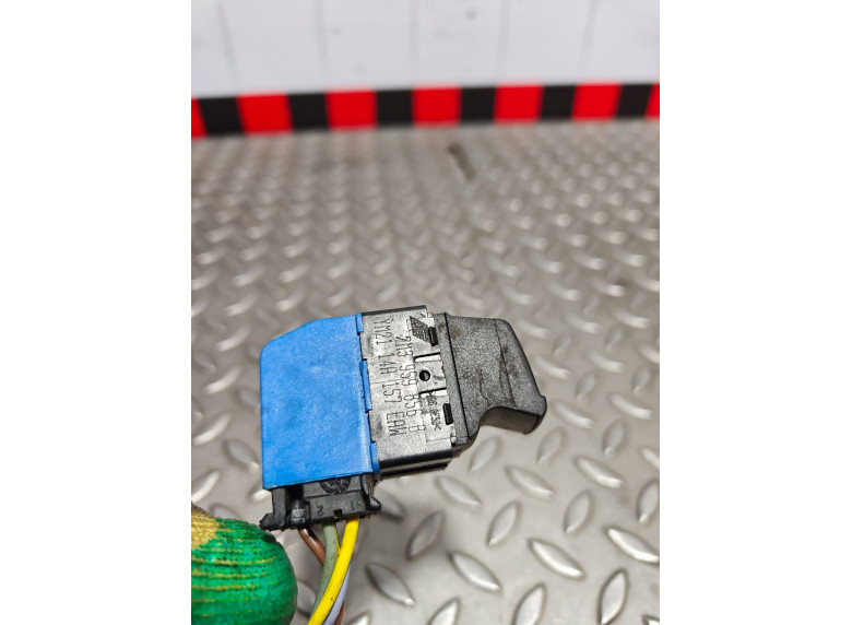 Кнопка открытия стекла багажника к Volkswagen Sharan, 2003г.