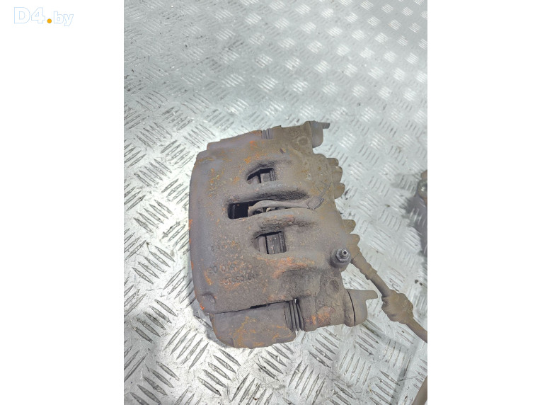 Суппорт передний левый к Renault Master 2011 г.