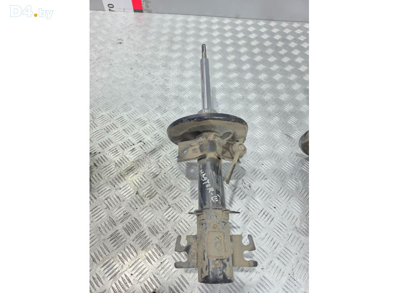 Амортизатор передний к Renault Master 2011 г.