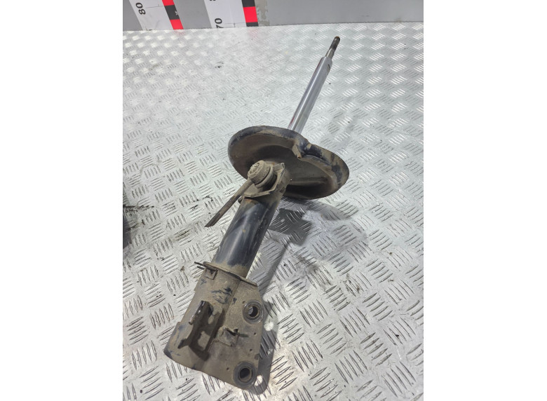 Амортизатор передний к Renault Master, 2011г.