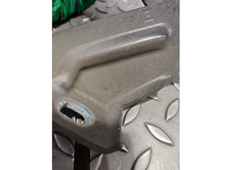 Петля капота левая к Renault Master, 2011г.