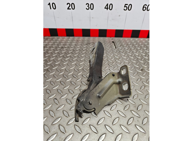 Петля капота правая к Renault Master, 2011г.