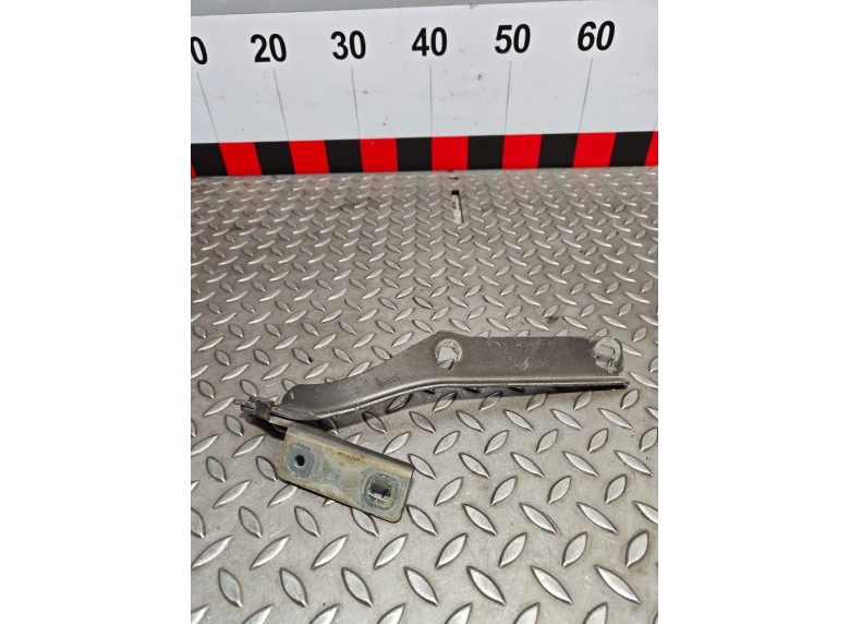 Петля капота левая к Peugeot Partner, 2011г.