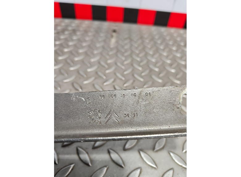 Петля капота левая к Peugeot Partner, 2011г.