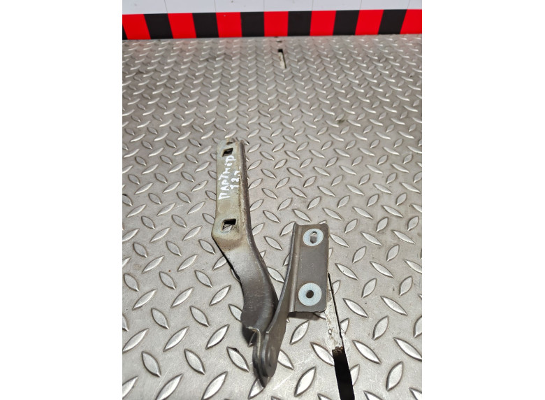 Петля капота правая к Peugeot Partner, 2011г.