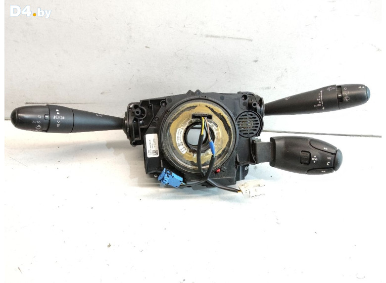 Переключатель подрулевой (стрекоза) к Peugeot 5008 2010 г.