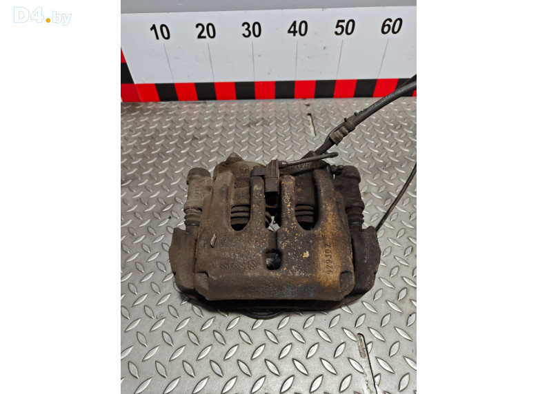 Суппорт передний правый к Mercedes Sprinter 2010 г.