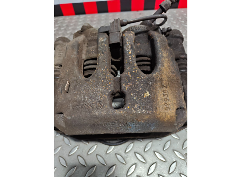 Суппорт передний правый к Mercedes Sprinter, 2010г.