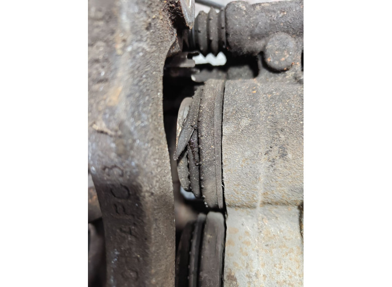 Суппорт передний правый к Mercedes Sprinter, 2010г.