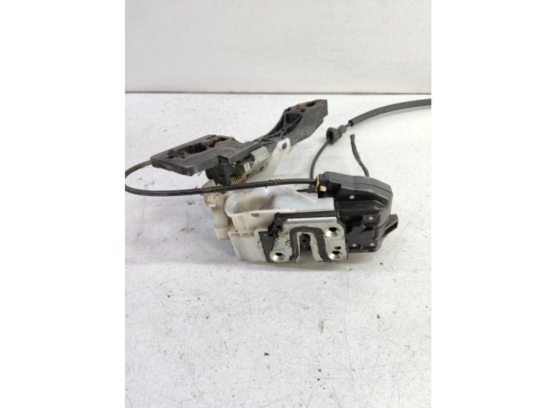 Замок двери задней правой к Kia Ceed, 2009г.