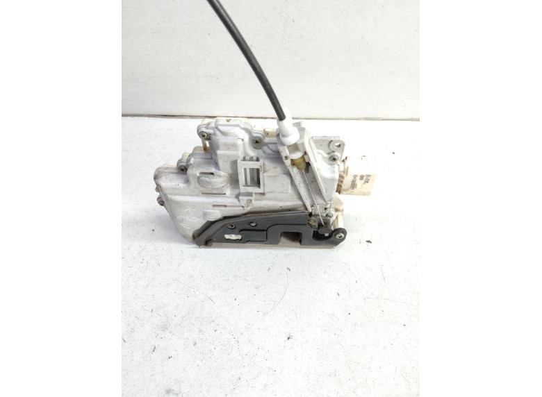 Замок двери передней левой к Audi A4, 2007г.