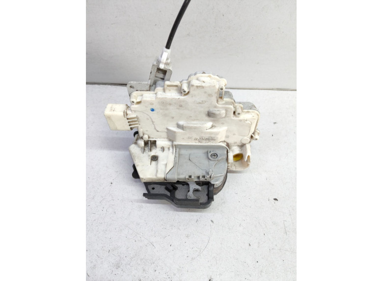 Замок двери передней левой к Audi A4, 2007г.