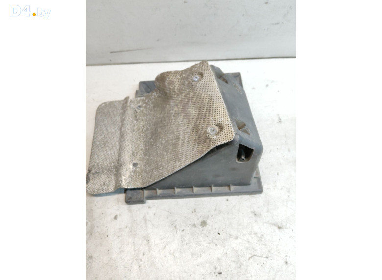 Корпус воздушного фильтра к Volkswagen Passat 2000 г.