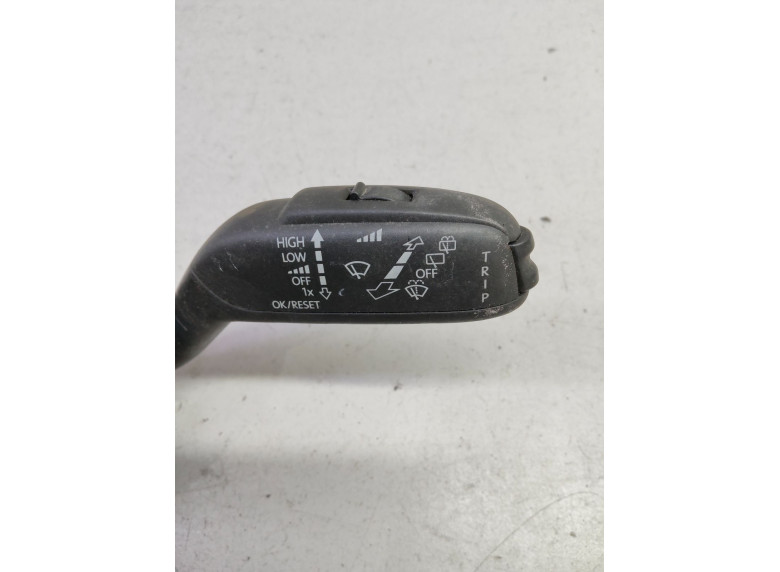 Переключатель подрулевой (стрекоза) к Skoda Fabia, 2011г.