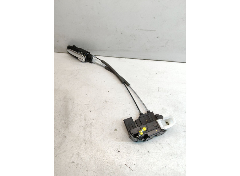 Замок двери передней левой к Hyundai i20, 2010г.