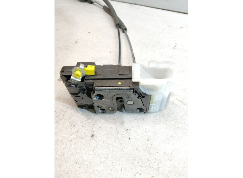 Замок двери передней левой к Hyundai i20, 2010г.