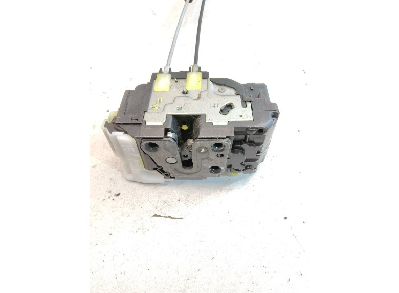 Замок двери передней левой к Hyundai i20, 2010г.
