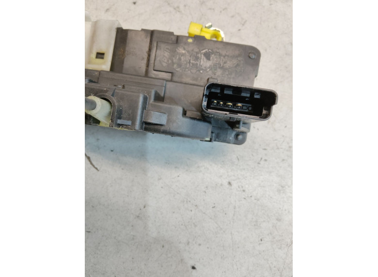 Замок двери передней левой к Hyundai i20, 2010г.