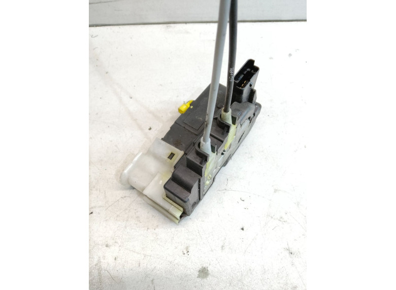 Замок двери передней левой к Hyundai i20, 2010г.