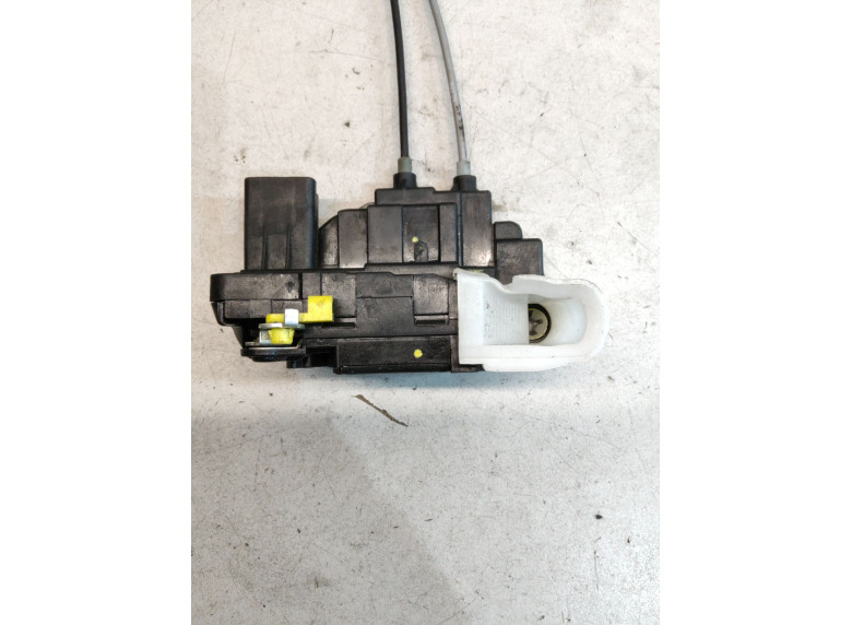 Замок двери передней левой к Hyundai i20, 2010г.