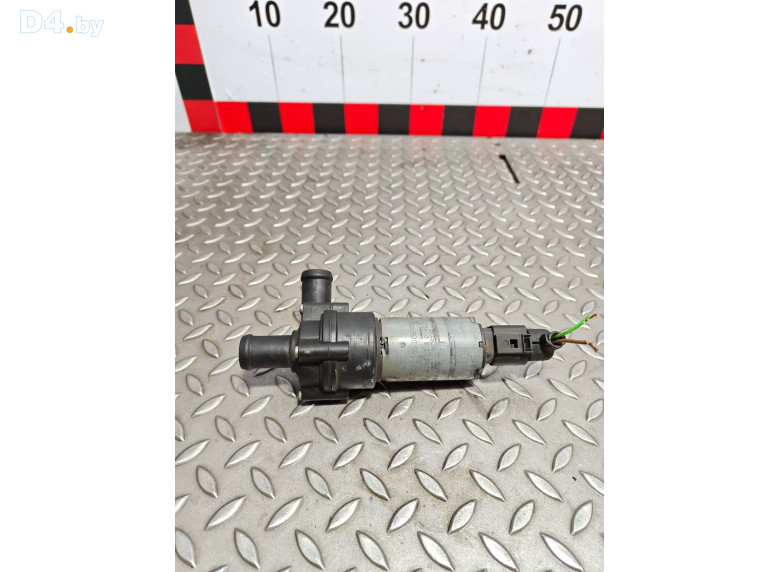 Насос антифриза дополнительный к Volkswagen Sharan 2001 г.