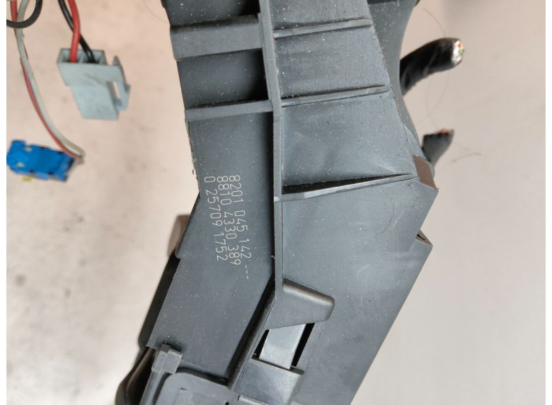 Переключатель подрулевой (стрекоза) к Renault Clio, 2009г.