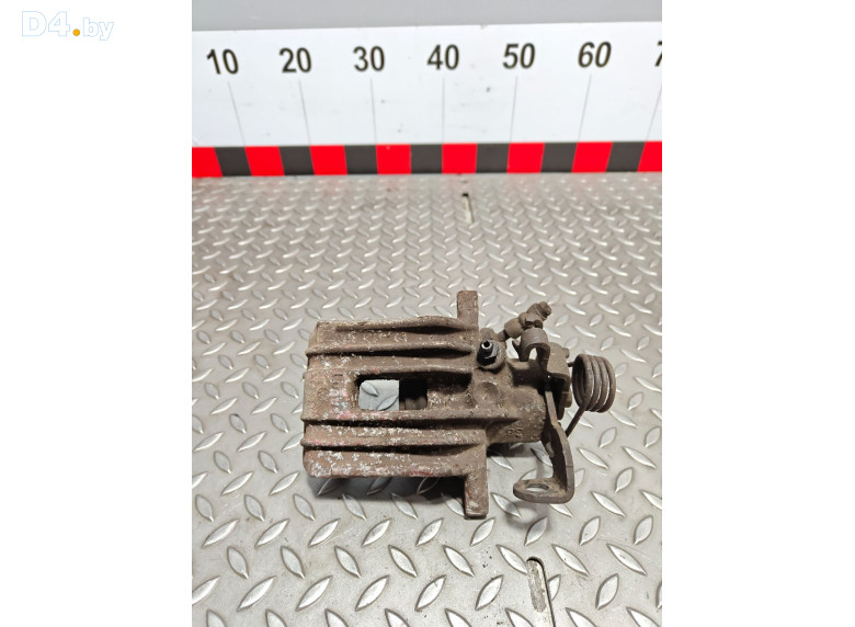 Суппорт задний правый к Audi A4 2003 г.